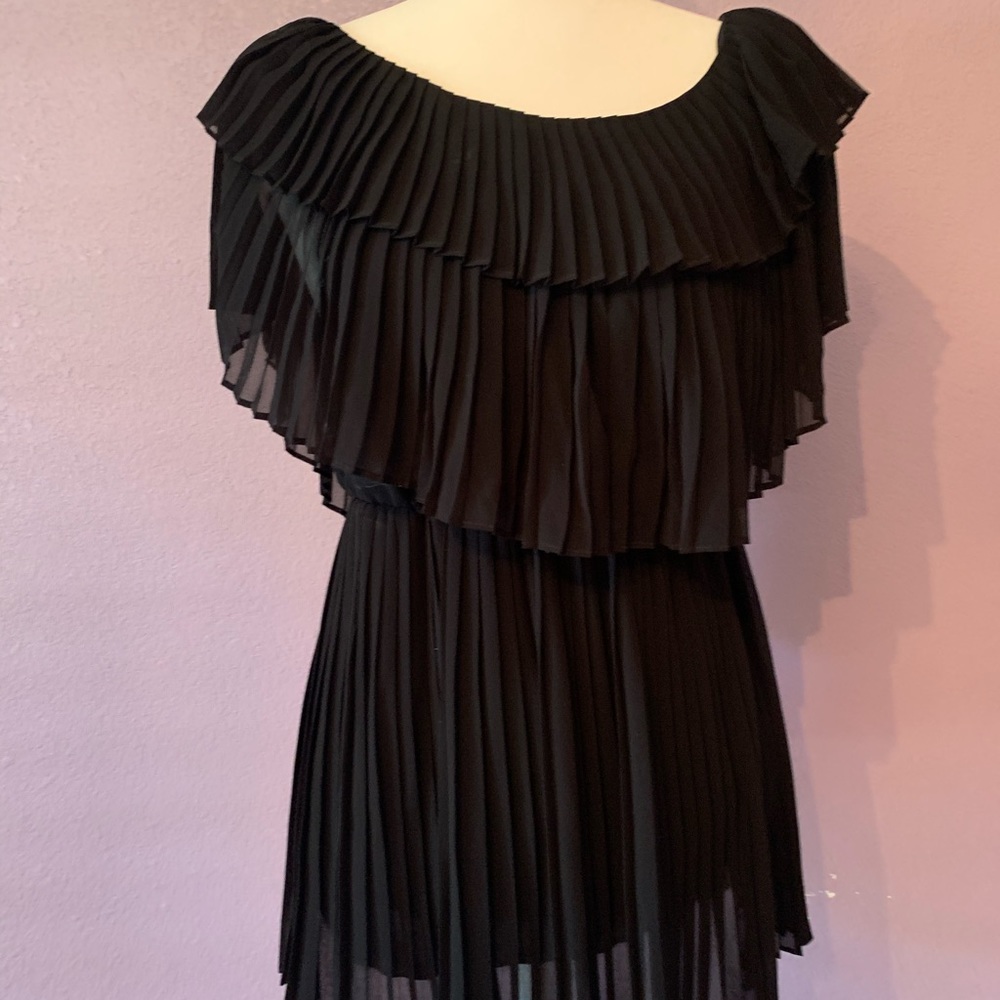 Alice + Olivia layered pleated black top, small